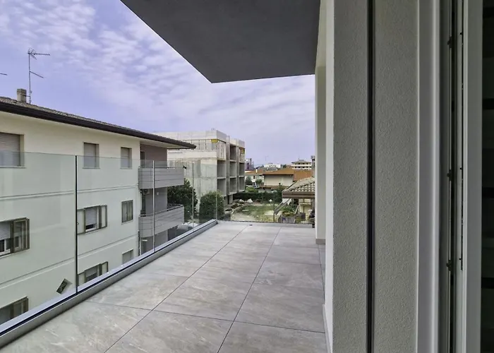 Modern Retreat With A Big Terrace Διαμέρισμα