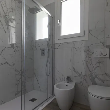 Modern Retreat With A Big Terrace * 비비오네